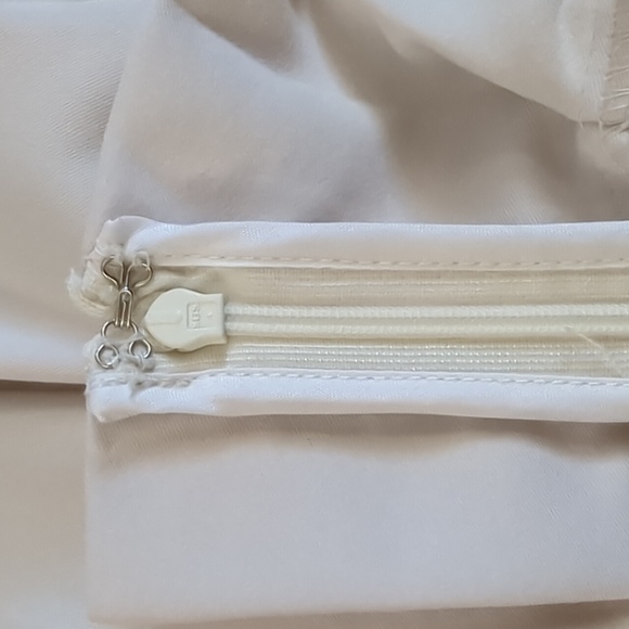 Commense Cream Ruffle Shorts - Picture 9 of 10